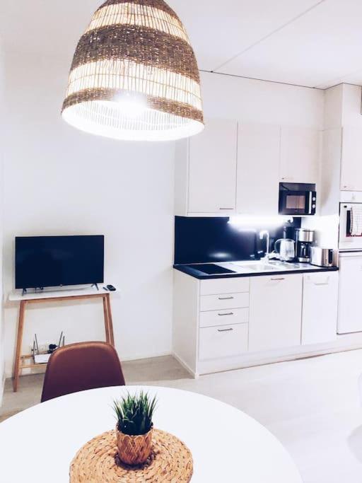 New Studio Cherry Near Helsinki Airport In Kivistoe Vantaa Esterno foto