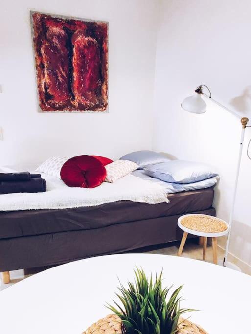 New Studio Cherry Near Helsinki Airport In Kivistoe Vantaa Esterno foto